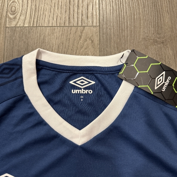 BNWT Umbro Men Legacy Soccer Jersey Blue/White Size Medium Football Plain Shirt - Picture 3 of 4